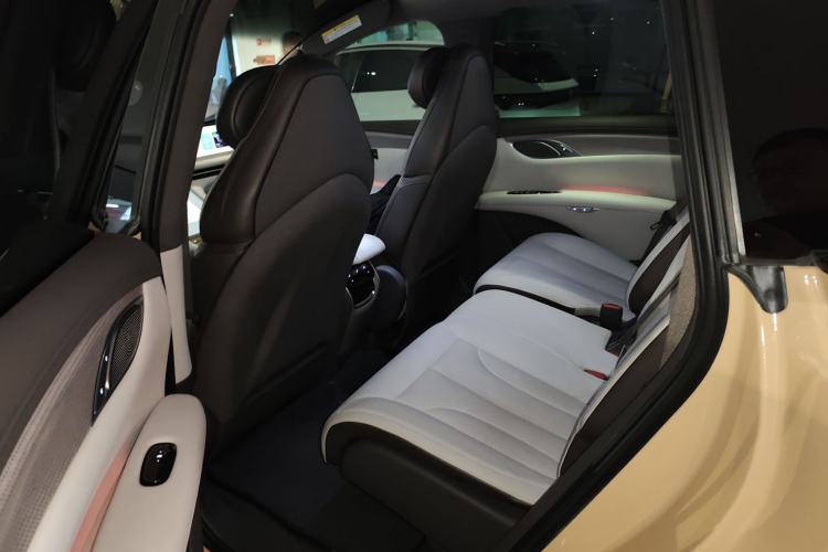 Used IM LS7 2023 90 kWh Elite Rear-Drive Version
