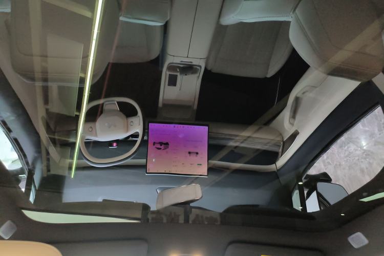 Used ONVO L60 2025 Model—60 kWh Rear-Wheel-Drive Version Headliner