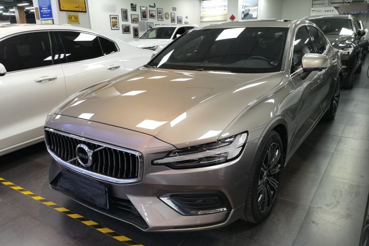 Used Volvo S60 2022 B4 Zhiyuan Luxury Edition