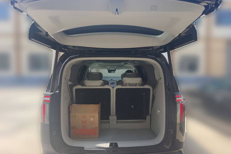 Used Volvo EM90 2025 Ultra Six-Seater