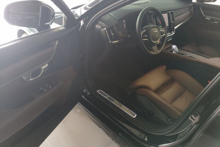 Used Volvo S90 2024 B5 Zhiyuan Luxury Edition
