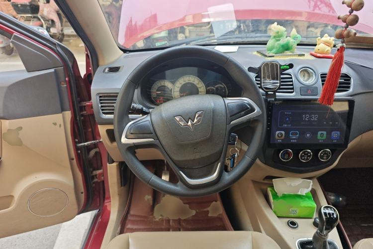 Used Wuling Hongguang 2014 1.5L S Comfort Model
