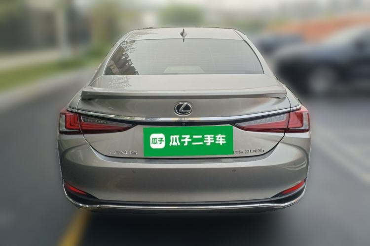 Used Lexus ES 2022 300h Excellence Edition
