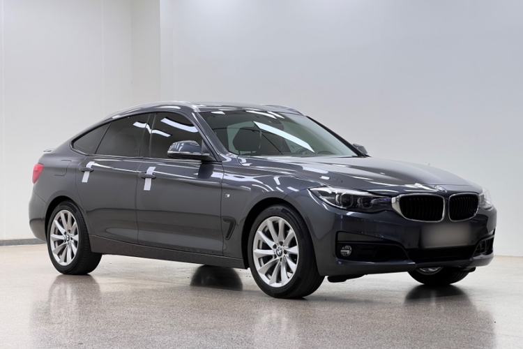 Used BMW 3 Series GT 2019 320i Sport Edition Exterior 2