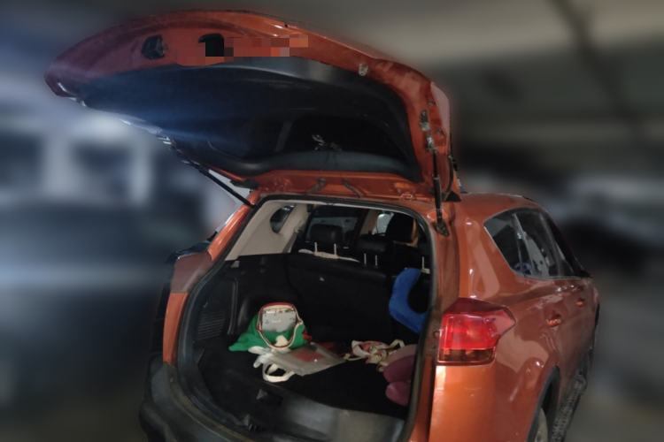 Used Toyota RAV4 2015 2.0L CVT Two-Wheel Drive Fashion Edition Trunk