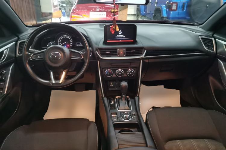 Used Mazda CX-4 2018 2.0L Automatic Two-Wheel Drive Blue Sky Dynamic Version China VI Standard Center Console