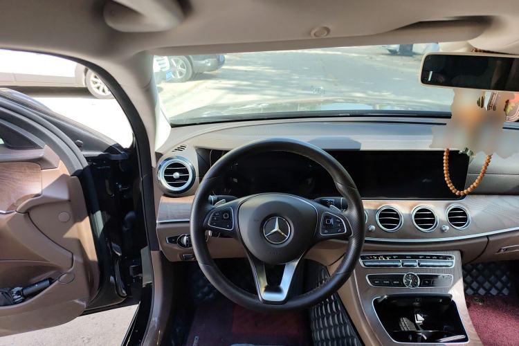Used Mercedes-Benz E-Class 2018 Facelift E 300 L Luxury Edition Steering Wheel