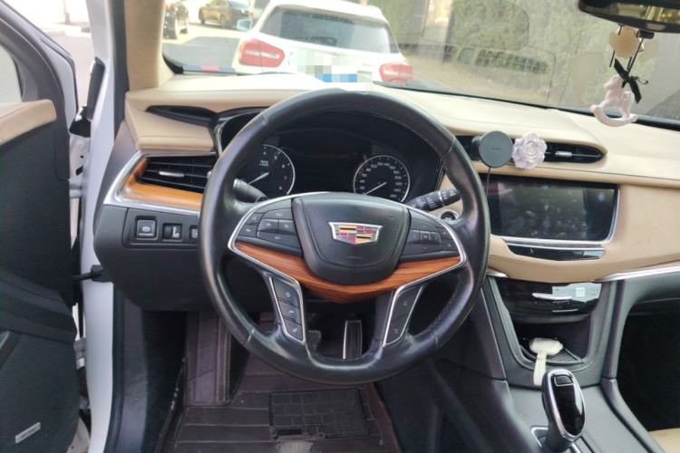 Used Cadillac XT5 2018 28E 4x4 Platinum Edition
