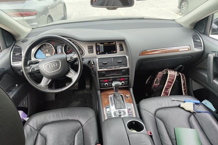 Used Audi Q7 2013 35 TFSI Ambition Edition Center Console