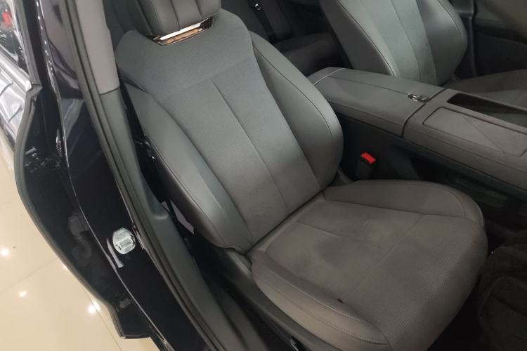 Used VOYAH PASSION 2024 PHEV Four-Wheel Drive Ultra-Long Range Flagship Model Right Front Seat