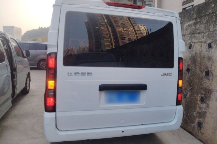 Used JMC Fushun 2025 2.0T 6MT Diesel Short-Wheelbase Low-Roof Commercial Multi-Purpose Passenger Vehicle with 5/6 Seats and Lift-Up Tailgate
