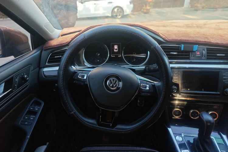 Used Volkswagen Lamando 2015 280TSI DSG Luxury Edition
