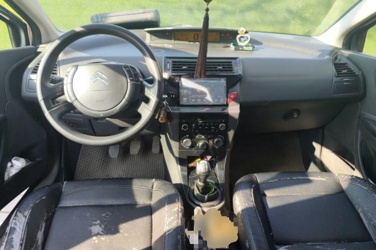 Used Citroen C-Quatre 2013 1.6L Manual Prestige CNG Model Center Console