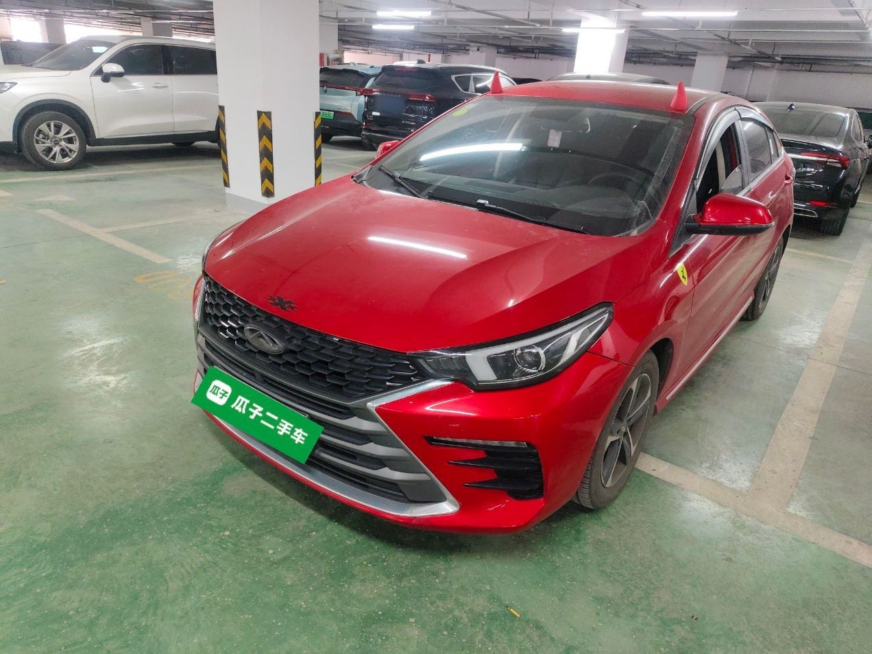 تحت مقدمة السيارة