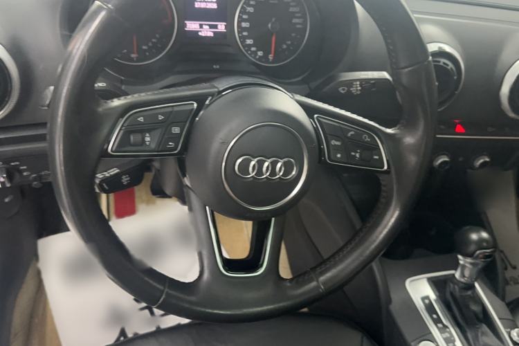 Used Audi A3 2020 Sportback 35 TFSI Fashion Edition China VI Emission Standard Steering Wheel