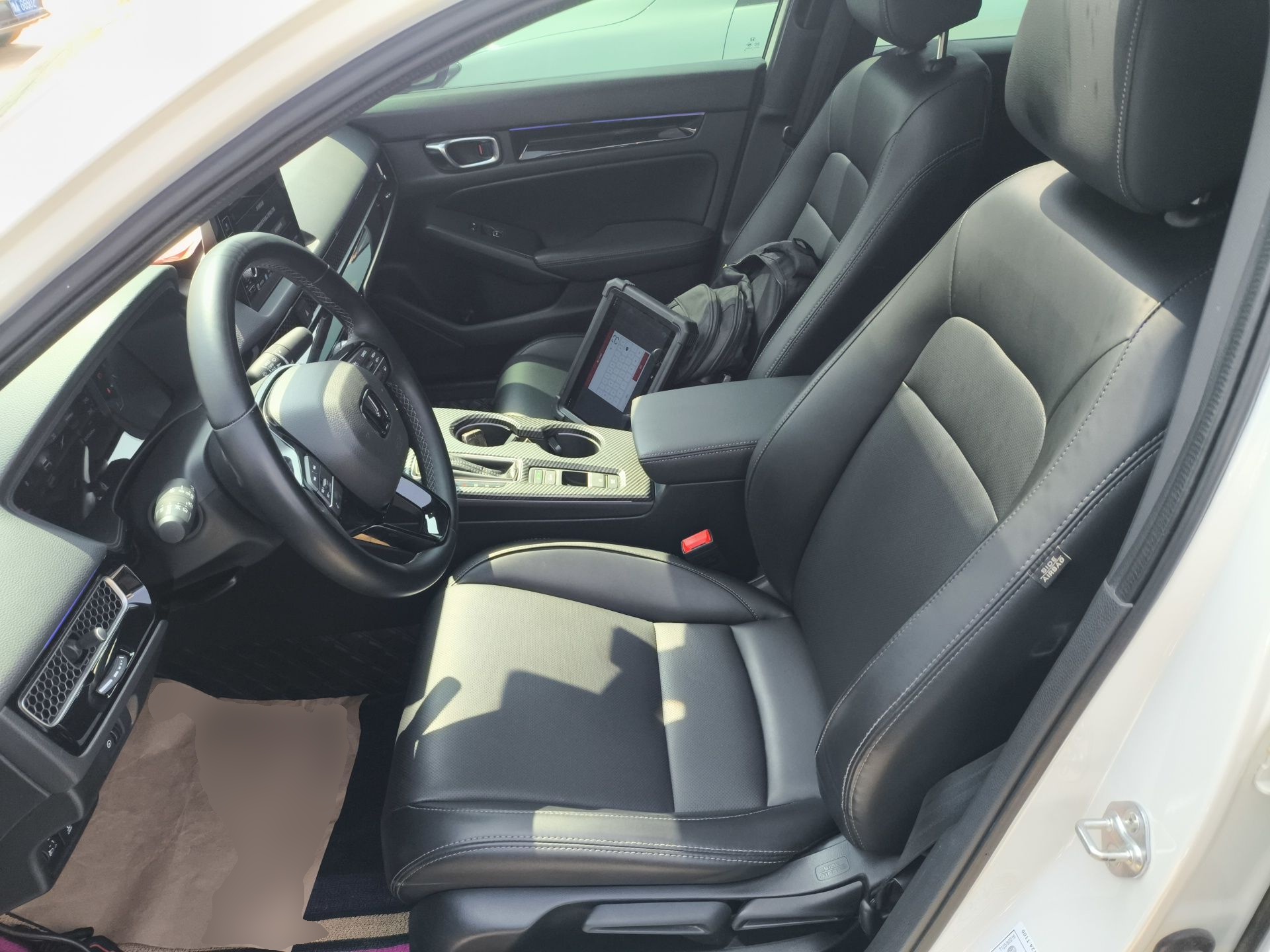 Переднее сиденье в автомобиле