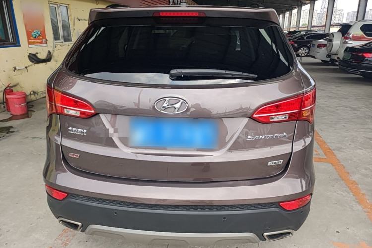 Used Hyundai Santa Fe 2015 2.4L Automatic All-Wheel Drive Smart Version 5 Seats Rear
