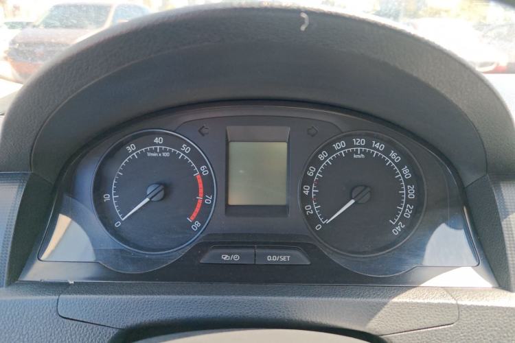 Used Skoda Rapid 2015 1.6L Automatic Smart Selection Model