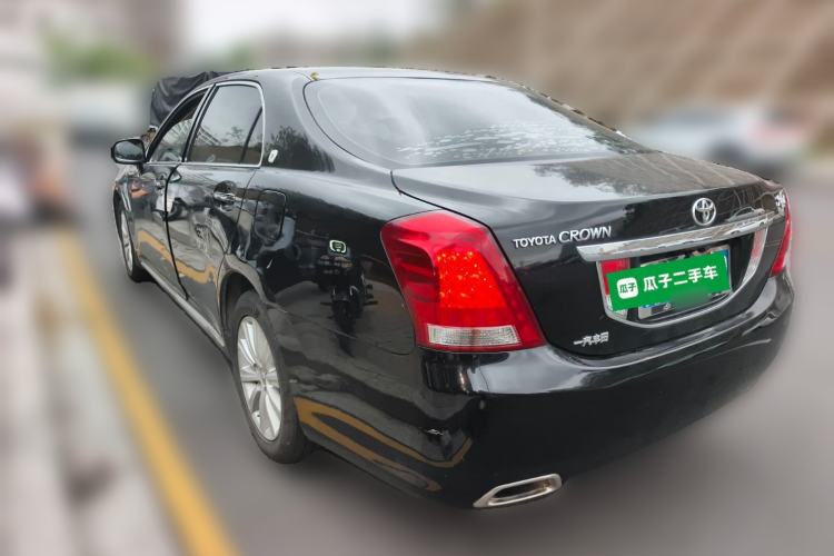 Used Toyota Crown 2011 2.5L Royal Special Edition with Leather and Sunroof
