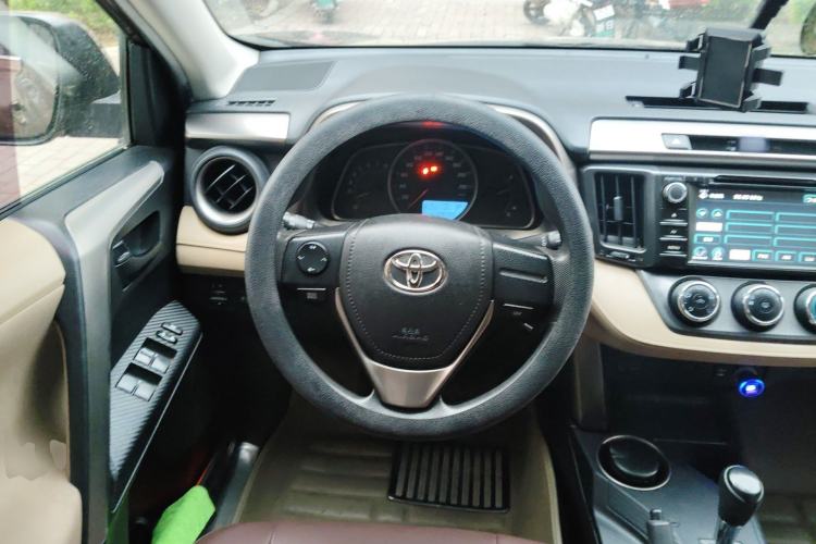 Used Toyota RAV4 2013 2.0L CVT Two-Wheel Drive Urban Edition Steering Wheel