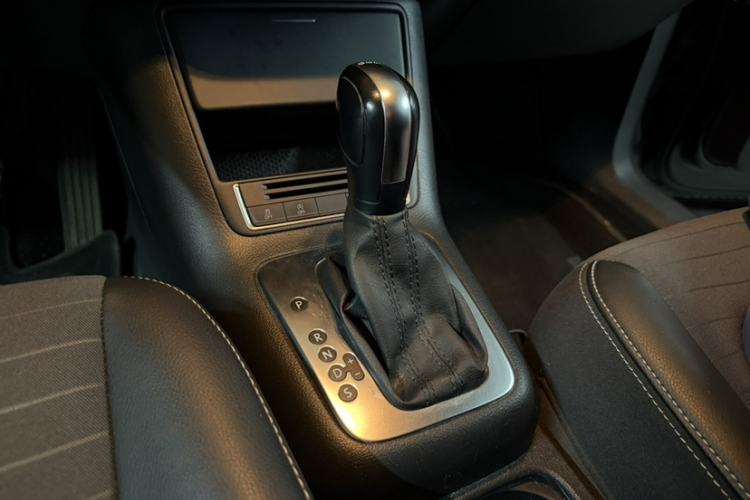 Used Volkswagen Tiguan 2016 280TSI Automatic Two-Wheel-Drive Silk Road Style Edition Gear Lever