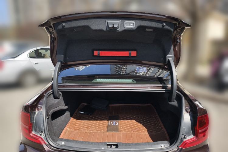 Used Volvo S90 2017 T5 Zhiyuan Edition
