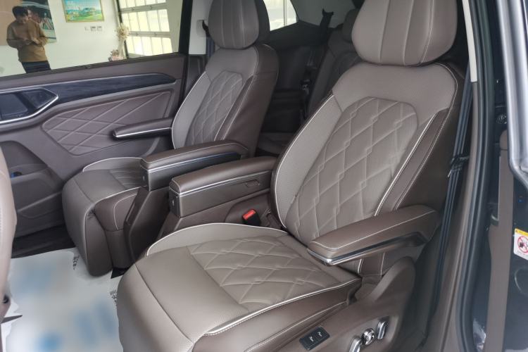 Used Volkswagen Viloran 2024 380TSI Premium Edition Left Rear Seat