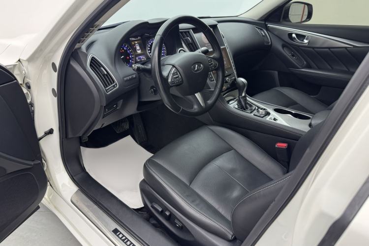 Used Infiniti Q50 2014 3.7L Comfort Edition Interior 1