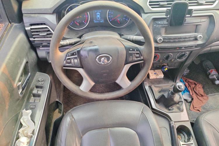 Used Great Wall Wingle 5 2017 2.0T European-spec Diesel Two-Wheel-Drive Entry-Level Big Double-Cab GW4D20D Steering Wheel