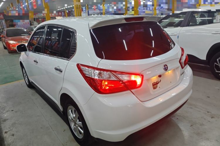 Used Venucia R50 2015 1.6L Manual Fashion Edition
