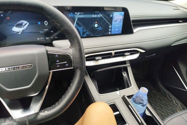 Used Venucia V DD-i 2023 110 km iE Version Center Console