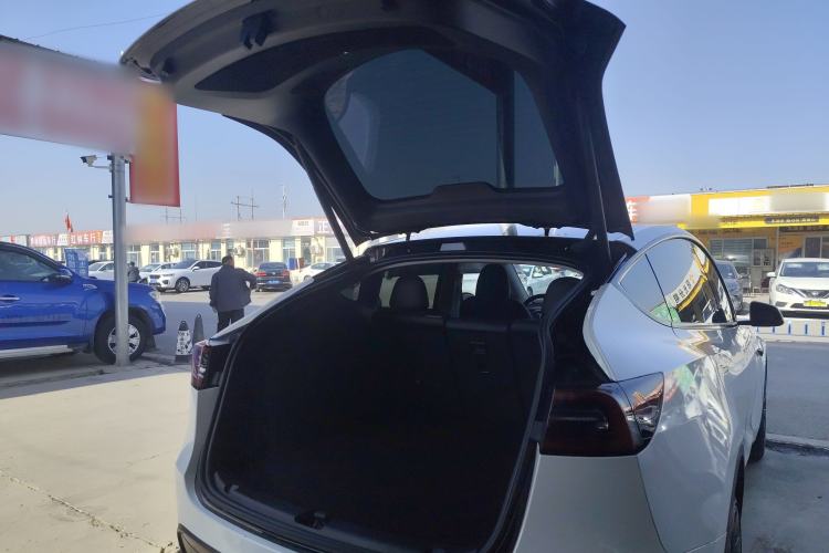 Used Tesla Model Y 2023 Long-Range All-Wheel-Drive Version
