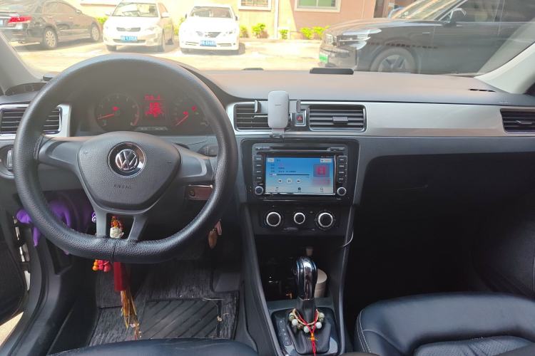 Used Volkswagen Santana 2015 Haval H6 1.6L Automatic Luxury Model Interior 2