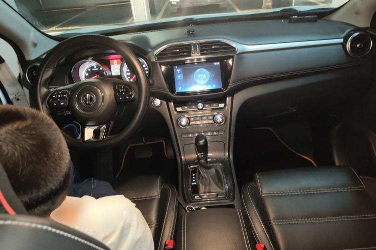 Used MG GS 2017 20T Automatic Prestige Edition Center Console
