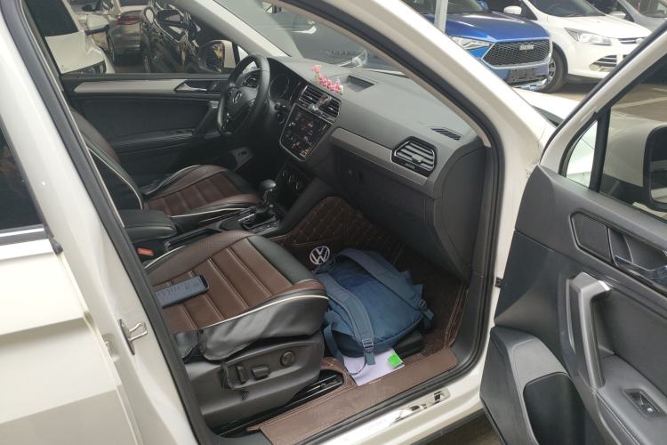 Used Volkswagen Tiguan L 2019 330TSI Automatic Two-Wheel Drive Smart Luxury Version China V Emission Standard
