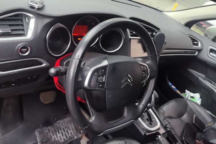 Used Citroen C4L 2014 1.6THP Intelligent Drive Automatic Dynamic Model Center Console