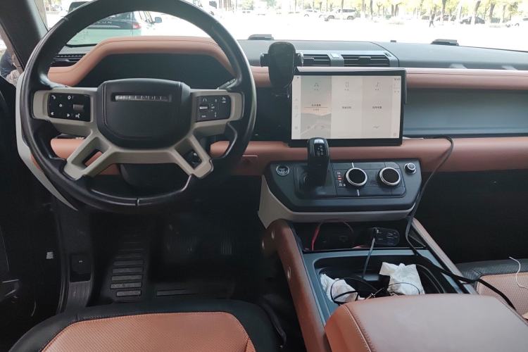 Used Land Rover Defender 2023 Facelifted 110 3.0T P400 X-DYNAMIC HSE Center Console