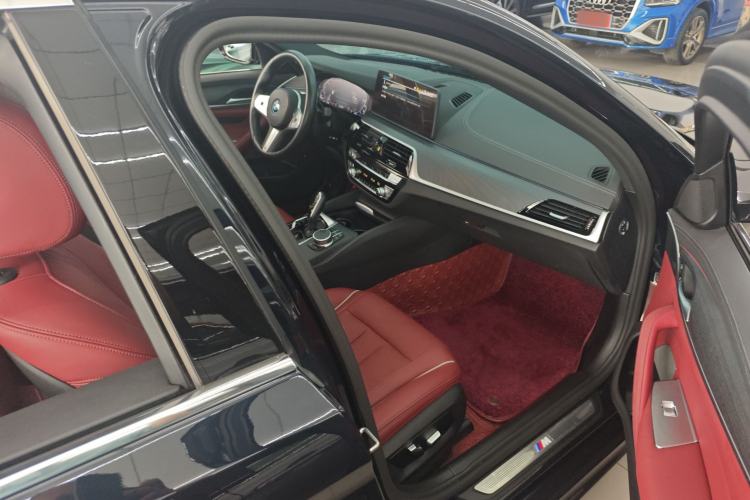 Used BMW 5 Series New Energy 2021 535Le Pioneer Edition M Sport Package Right Front Seat