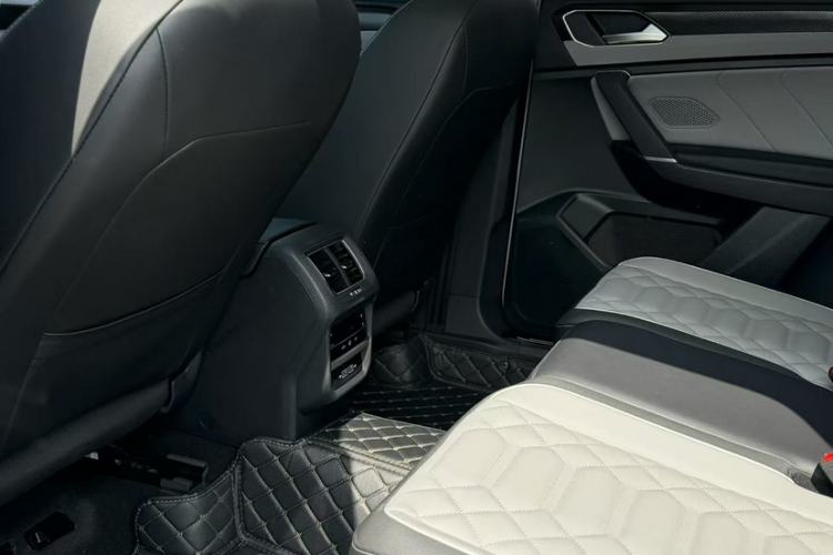 Used Volkswagen Tayron 2024 300TSI Two-Wheel-Drive Luxury Plus Advanced Version Interior 1