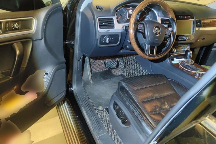 Used Volkswagen Touareg 2011 3.0 TSI High-End Version Driver Seat