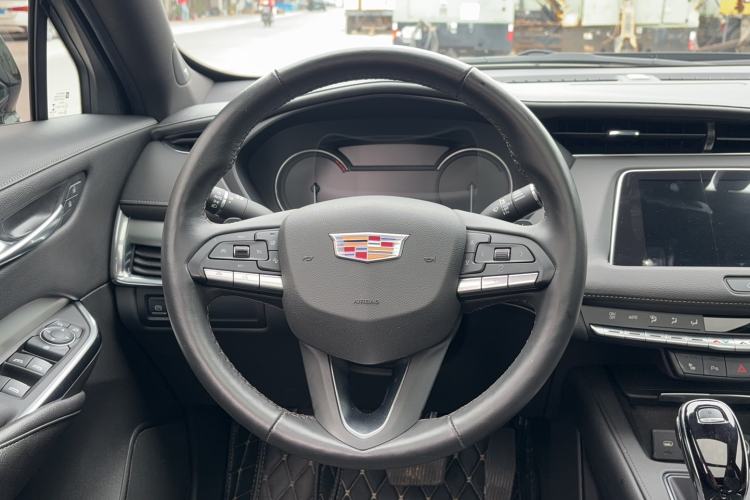 Used Cadillac XT4 2023 28T Two-Wheel-Drive Luxury Version Steering Wheel