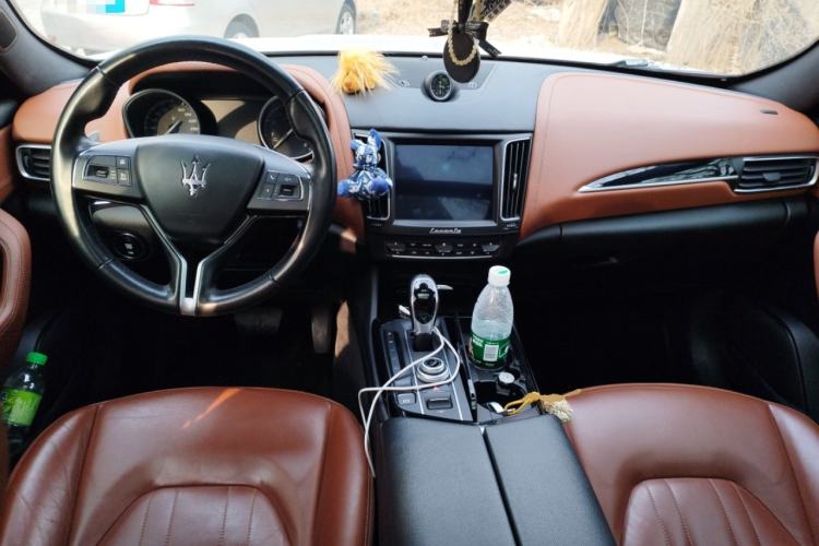 Used Maserati Levante 2016 3.0T Standard Edition Center Console