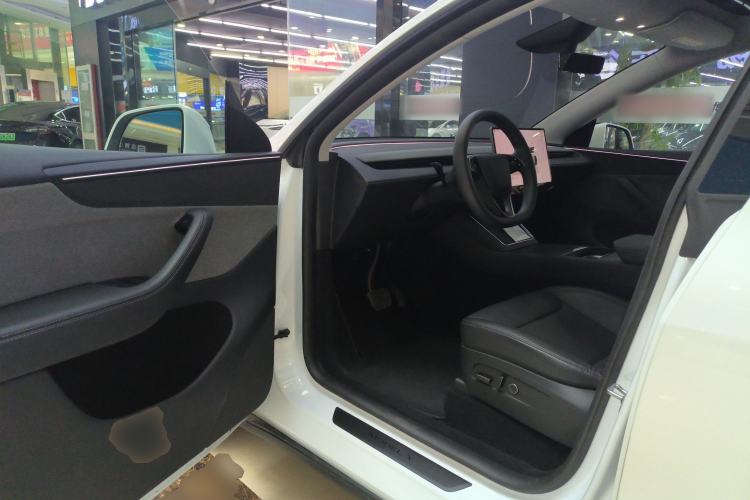 Used Tesla Model Y 2025 Rear-Wheel-Drive Version