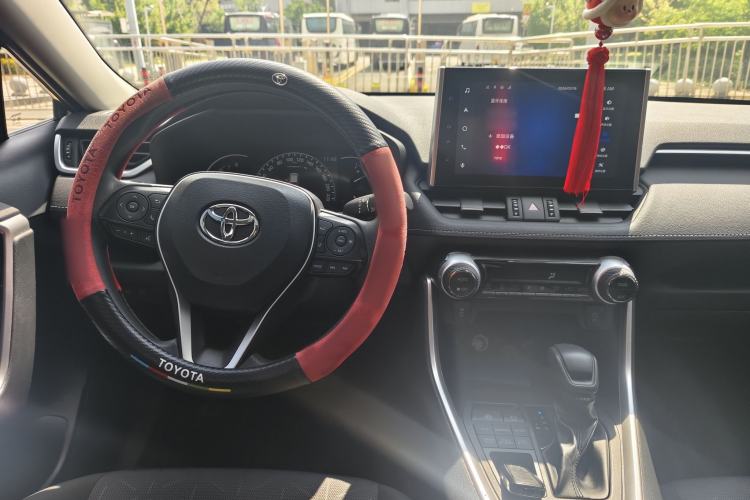 Used Toyota RAV4 2022 2.0L CVT 4x4 Fashion Edition
