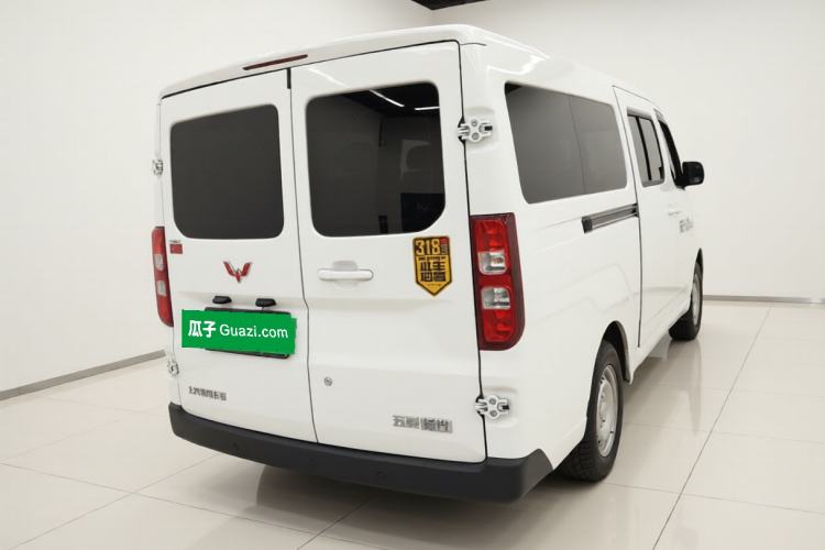 Used Wuling Yangguang 2024 300KM Comfort Version Passenger Van 75kW
