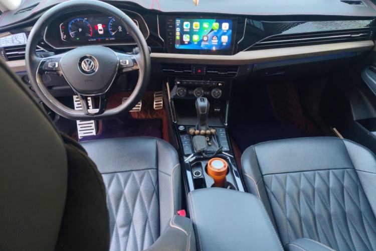 Used Volkswagen Passat 2019 330TSI Prestige Edition China VI Standard Center Console