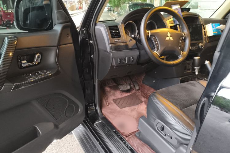 Used Mitsubishi Pajero 2018 3.0L Automatic Comfort Edition
