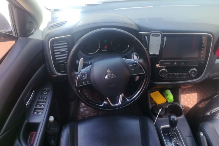 Used Mitsubishi Outlander 2016 2.4L 4x4 Elite Edition 5 Seats Steering Wheel