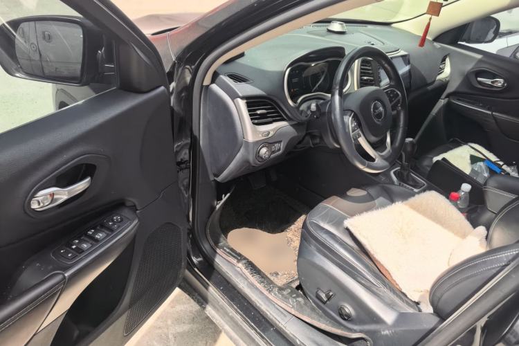 Used Jeep Cherokee 2016 2.4L Professional Edition Driver Seat