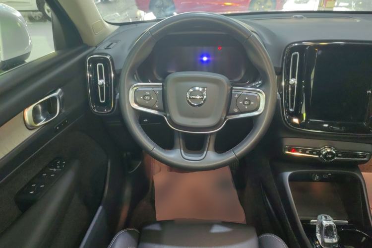 Used Volvo XC40 2024 B4 4x4 Smart Luxury Edition
